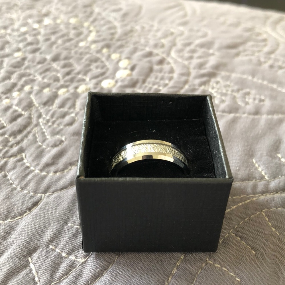 NWOT Meteorite Men’s Ring